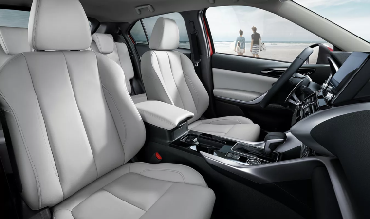 Як правильно доглядати за шкіряним і тканинним салоном автомобіля Mitsubishi, щоб вони завжди виглядали як нові?